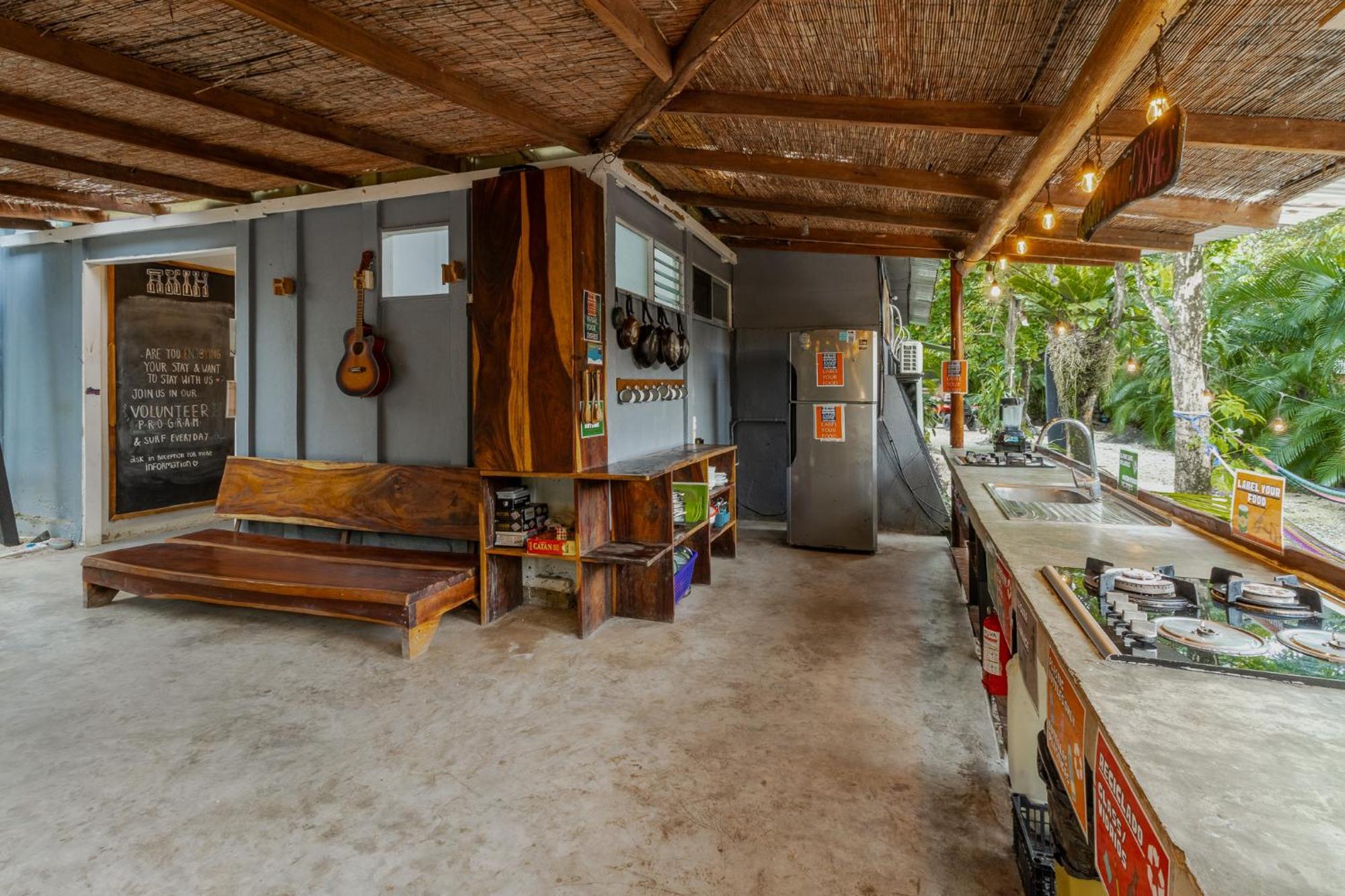 Akih Pods Hostel Playa Santa Teresa  Exterior photo